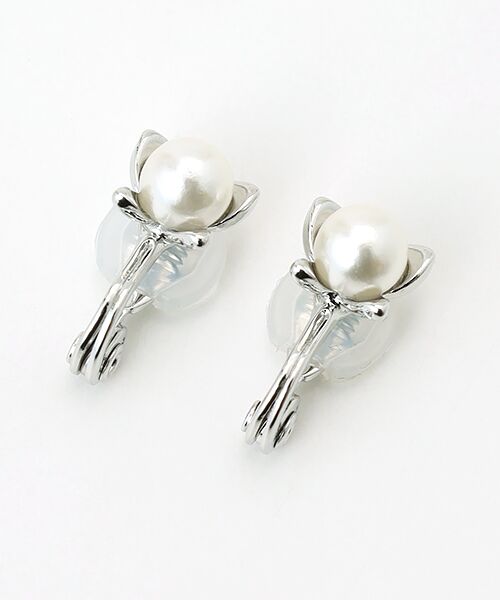 LOGEMENT DE CLAIRE / ロジュモンドクレール ピアス・イヤリング | 【ハレの日を華やかに彩るパールフラワーイヤリング】（シルバー）