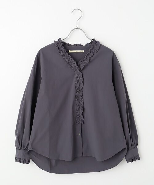LOGEMENT DE CLAIRE / ロジュモンドクレール シャツ・ブラウス | 【アソートVフリルシャツ】（チャコールグレー）