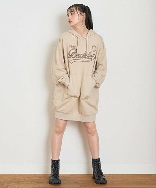 Lovetoxic / ラブトキシック ミニ丈・ひざ丈ワンピース | 【LTXC】【GOODPRICE】立体刺しゅうパーカワンピース（ベージュ）