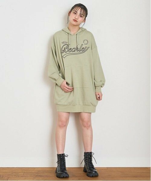 Lovetoxic / ラブトキシック ミニ丈・ひざ丈ワンピース | 【LTXC】【GOODPRICE】立体刺しゅうパーカワンピース（薄カーキ）