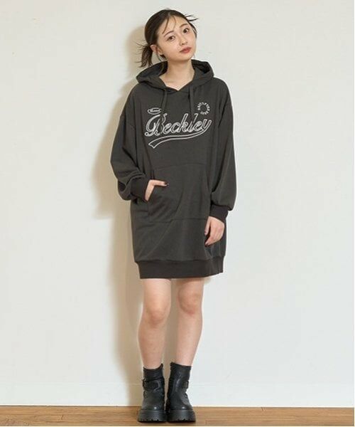 Lovetoxic / ラブトキシック ミニ丈・ひざ丈ワンピース | 【LTXC】【GOODPRICE】立体刺しゅうパーカワンピース（チャコール）