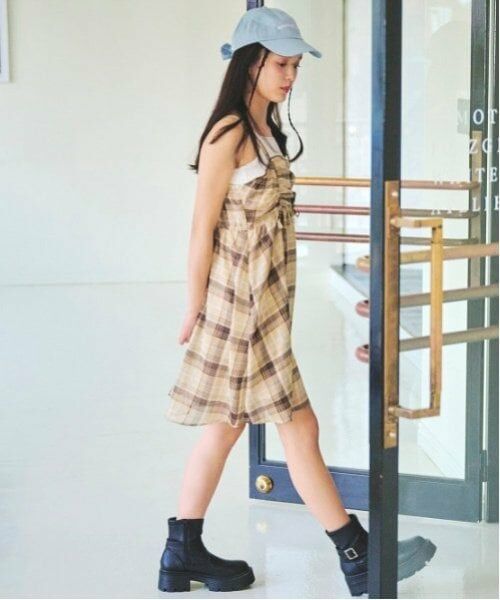 Lovetoxic / ラブトキシック ミニ丈・ひざ丈ワンピース | ドロストジャンスカ（ベージュ）