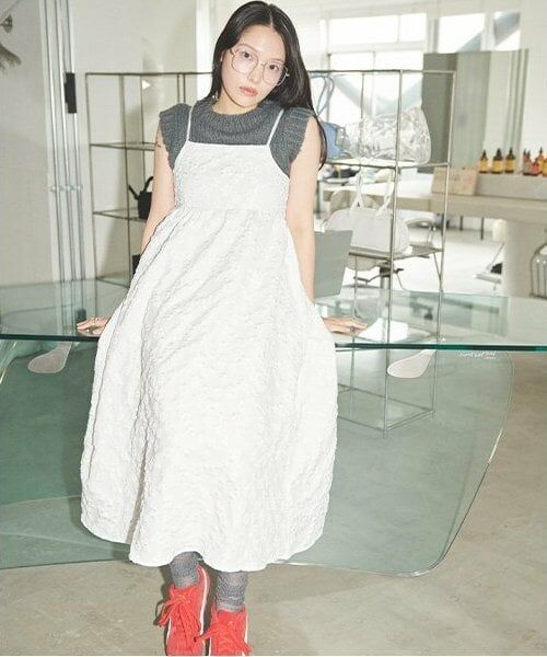 LUKU nari / ルクナーリ ミニ丈・ひざ丈ワンピース | 花ジャガードキャミワンピース（オフ ホワイト）