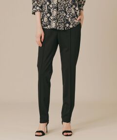 【ウォッシャブル】【着用推奨シーズン:オールシーズン】<br /><br />＜素材説明＞<br />レーヨンとナイロンによるソフトでしなやかな風合いのストレッチポンチです。しっかりとした肉感とキックバック性の良さが特徴の生地です。<br /><br />＜デザインポイント＞<br />ジャージ素材でスッキリとしたシルエットのフルレングススキニーパンツです。フロントのクリーズラインはピンタックが施され、ラインの消失を気にせず着用出来ます。裏地なしです。<br /><br />※この商品はサンプルで撮影を行っています。実際の商品とイメージ、仕様が異なる場合がございますので予めご了承ください。