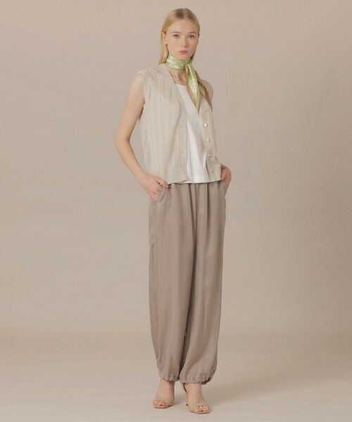 MACKINTOSH LONDON / マッキントッシュ ロンドン  マフラー・ショール・スヌード・ストール | 【婦人画報4月号掲載】【BIBURY FLOWER】バイブリーフラワーミニダイヤモンドシェイプスカーフ | 詳細3