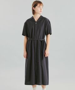 GREY LABEL コットンボイルベルテッドワンピース<br /><br />衿元が涼しげなオープンカラーシャツワンピース。袖をロールアップしたアレンジや、ボトムを合わせたレイヤードスタイルもおすすめです。<br /><br />【素材】<br />定番のコード入りコットンボイル。清涼感のあるハリ感と独特のドライタッチがポイントです。また、生地の段階で洗い加工をして表情を出しているので、シワを気にせず洗いざらしで着れるのもメリットです。<br /><br /><br />※水洗い可<br /><br />おすすめ着用期間：春/夏<br><br>マッキントッシュ フィロソフィーのグレーラベルは、男女でシェアできるユニセックスのアウターウェアや、同じ柄を使った男女それぞれのアイテムなど、ユニセックスなムードの軽やかなコレクションです。<br><br>※この商品はサンプルでの撮影を行っています。<br>実際の商品とイメージ、サイズ、品質表示、原産国等が異なる場合がございます。