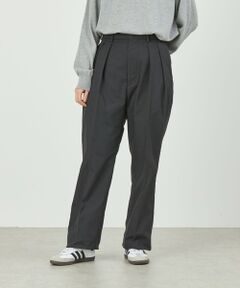 【ユニセックス】<br>GREY LABEL ライトチノスラックス<br /><br />インプリーツが英国的でクラシックな印象の2プリーツテーパードパンツ。少しゆったりとしたシルエットで、様々なトップスと合わせやすいバランスのパンツです。<br /><br />【素材】<br />ナチュラルシワ加工を施し綿のような風合いに仕上げています。<br /><br>※1・2サイズはレディース向け、5・6サイズはメンズ向けのパターン設計にしています。<br /><br />おすすめ着用期間:春/夏/秋/冬<br /><br />マッキントッシュ フィロソフィーのグレーラベルは、男女でシェアできるユニセックスのアウターウェアや、同じ柄を使った男女それぞれのアイテムなど、ユニセックスなムードの軽やかなコレクションです。<br /><br />※サイズについては、仕様書のサイズを記載しており、多少の誤差が出る場合がございます。<br>※この商品はサンプルでの撮影を行っています。<br>実際の商品とイメージ、仕様が異なる場合がございます。