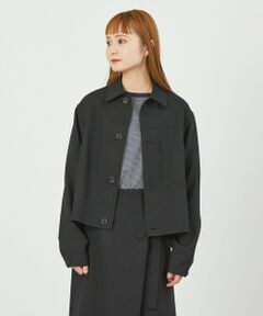 【ユニセックス】<br />GREY LABEL リネンライクオックストラッカージャケット<br /><br />ドライタッチで軽い、リネン調ポリエステルを使ったトラッカージャケット。春先から夏にかけて重宝する素材感です。カフスレスや裾の切替を入れない軽い仕様にしてシャツ感覚で羽織れるジャケットにしました。<br /><br />【素材】<br />素材は不均一なスラブ糸を使って麻のような表情を実現したポリエステルオックス。シワ、洗濯に対してノンストレスなイージーケア素材です。風が通るざっくりした織り組織なので、夏でも快適な素材です。<br /><br />おすすめ着用期間:春/夏/秋<br><br>マッキントッシュ フィロソフィーのグレーラベルは、男女でシェアできるユニセックスのアウターウェアや、同じ柄を使った男女それぞれのアイテムなど、ユニセックスなムードの軽やかなコレクションです。<br /><br /><br>※サイズについては、仕様書のサイズを記載しており、多少の誤差が出る場合がございます。<br>※この商品はサンプルでの撮影を行っています。<br>実際の商品とイメージ、仕様が異なる場合がございます。