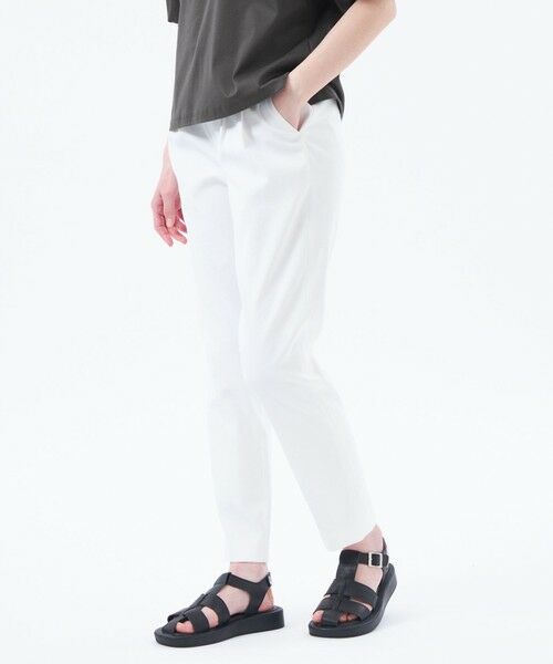 MACKINTOSH PHILOSOPHY/マッキントッシュ フィロソフィー 【LEE5月号/蛯原友里さん着用】【2025年春夏モデル】DRY OXFORD テーパードパンツ オフホワイト1 40 MACKINTOSH PHILOSOPHY/マッキントッシュ フィロソフィー 【LEE5月号/蛯原友里さん着用】【2025年春夏モデル】DRY OXFORD テーパードパンツ オフホワイト1 40