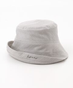 ストライプ柄の出し方を変えて切り替えた、曲線ラインが女性らしいデザインです。<BR>つば先のロゴ刺繍もさりげなくおしゃれです。<BR><BR>～生地～<BR>タテ糸に20/1オーガニックコットン、ヨコ糸に20/1を使用した軽量なヒッコリーストライプです。 カジュアル見えしがちなデニム素材のヒッコリーストライプを軽やかで繊細なキレイ目ストライプに仕上げています。最後にワッシャー加工を施すことで天日干ししたような洗い感と自然なシワ感がある表情となっています。<BR><BR>※つば先折り返し左側にロゴ刺繍入り<BR>※サイズ調整機能付き