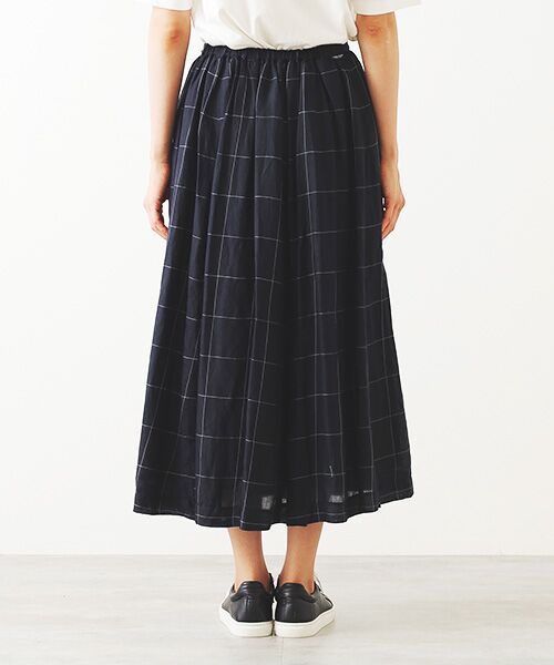 Mademoiselle NON NON / マドモアゼルノンノン ロング・マキシ丈スカート | リヨセル/ラミー交織シャンブレー 6枚接ぎギャザーフレアースカート | 詳細4