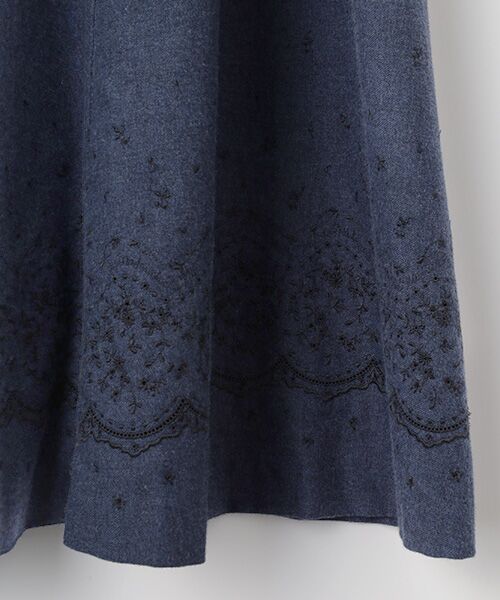 Mademoiselle NON NON / マドモアゼルノンノン ロング・マキシ丈ワンピース | ビエラシャンブレーフロレット刺繍ワンピース | 詳細3