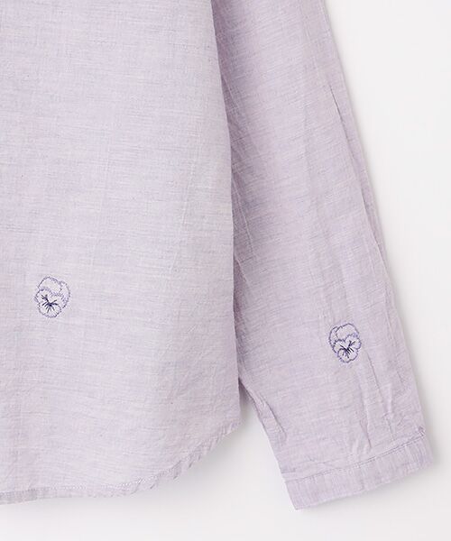 Mademoiselle NON NON / マドモアゼルノンノン シャツ・ブラウス | シャンブレーガーゼワッシャー ビオラ刺繍入りブラウス | 詳細4