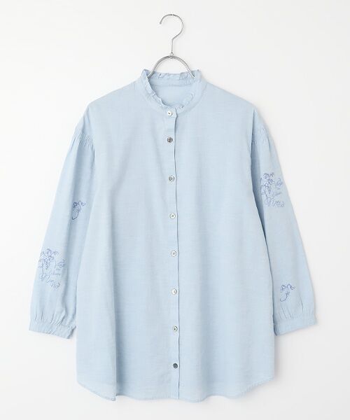 Mademoiselle NON NON / マドモアゼルノンノン シャツ・ブラウス | シャンブレーガーゼワッシャー ビオラ刺繍入りフリルカラーチュニックブラウス（サックス）