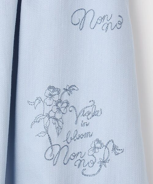 Mademoiselle NON NON / マドモアゼルノンノン ロング・マキシ丈スカート | デニムライクストレッチクロス ビオラ刺繍入りタックスカート | 詳細8