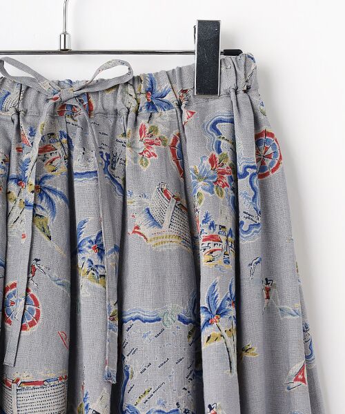 Mademoiselle NON NON / マドモアゼルノンノン ロング・マキシ丈スカート | リネンプリント リゾートハワイ柄車ひだタックスカート | 詳細3