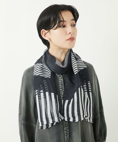Maison de CINQ / メゾン ドゥ サンク マフラー・ショール・スヌード・ストール | 幾何プリント麻混ストール | 詳細2