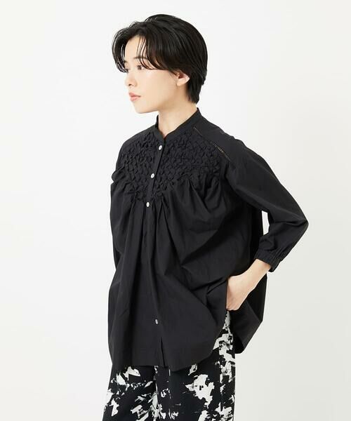 Maison de CINQ / メゾン ドゥ サンク シャツ・ブラウス | バンドカラーハンドスモッキング7分袖ブラウス | 詳細1