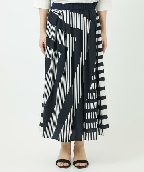 Maison de CINQ / メゾン ドゥ サンク ロング・マキシ丈スカート | 幾何プリントタックフレアスカート | 詳細2