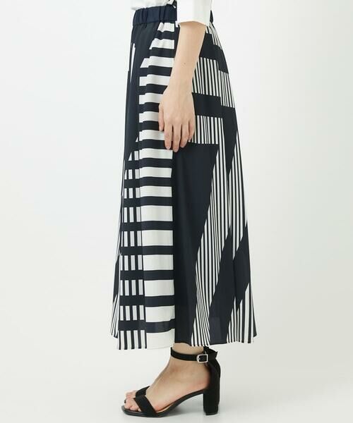 Maison de CINQ / メゾン ドゥ サンク ロング・マキシ丈スカート | 幾何プリントタックフレアスカート | 詳細3