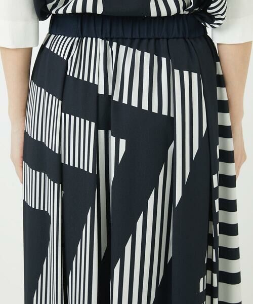 Maison de CINQ / メゾン ドゥ サンク ロング・マキシ丈スカート | 幾何プリントタックフレアスカート | 詳細5