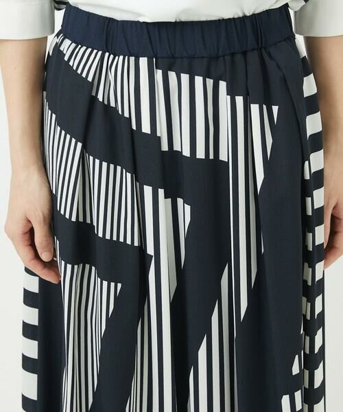 Maison de CINQ / メゾン ドゥ サンク ロング・マキシ丈スカート | 幾何プリントタックフレアスカート | 詳細6