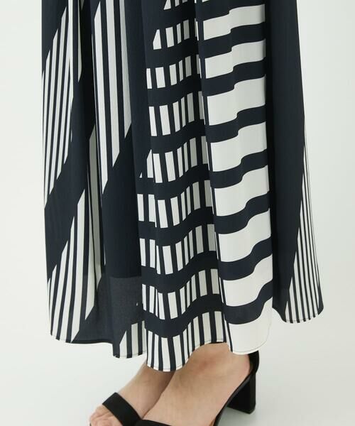 Maison de CINQ / メゾン ドゥ サンク ロング・マキシ丈スカート | 幾何プリントタックフレアスカート | 詳細8