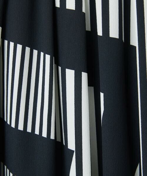 Maison de CINQ / メゾン ドゥ サンク ロング・マキシ丈スカート | 幾何プリントタックフレアスカート | 詳細9