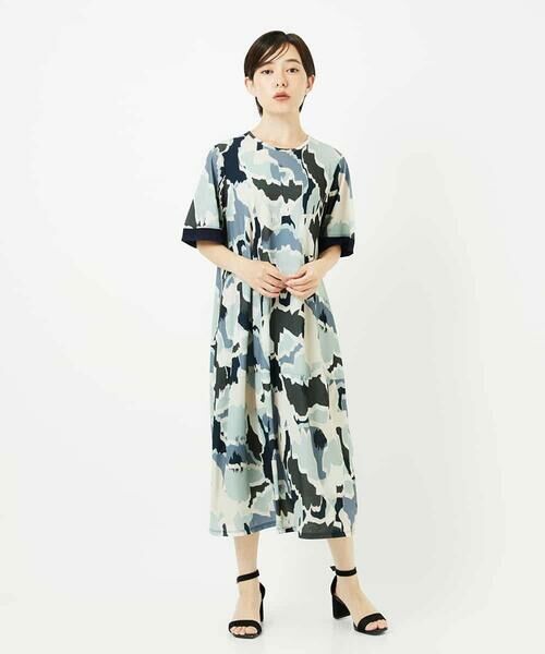Maison de CINQ / メゾン ドゥ サンク ロング・マキシ丈ワンピース | 【小さいサイズ /洗濯機で洗える】迷彩フラワーコクーンデザインワンピース | 詳細1