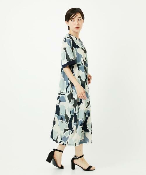 Maison de CINQ / メゾン ドゥ サンク ロング・マキシ丈ワンピース | 【小さいサイズ /洗濯機で洗える】迷彩フラワーコクーンデザインワンピース | 詳細2
