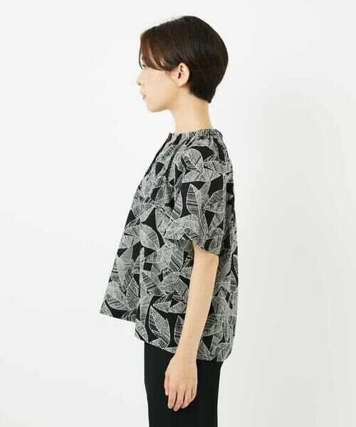 Maison de CINQ / メゾン ドゥ サンク シャツ・ブラウス | ミラクルウェーブリーフプリントブラウス | 詳細5