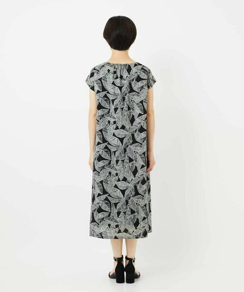 Maison de CINQ / メゾン ドゥ サンク ロング・マキシ丈ワンピース | ミラクルウェーブリーフプリントワンピース | 詳細1