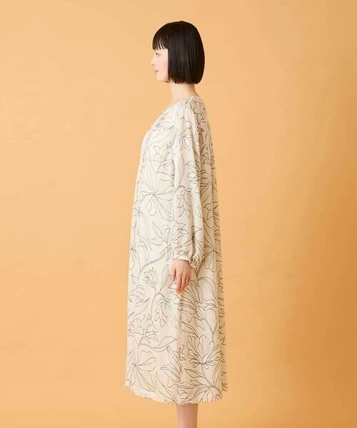 Maison de CINQ / メゾン ドゥ サンク ロング・マキシ丈ワンピース | 【小さいサイズ】ボタニカルモチーフピンタックドレス | 詳細2