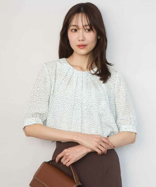 Maison de CINQ / メゾン ドゥ サンク シャツ・ブラウス | 【小さいサイズ】フラワーモチーフプリントブラウス/接触冷感/UVカット/洗濯機で洗える（アイボリー）