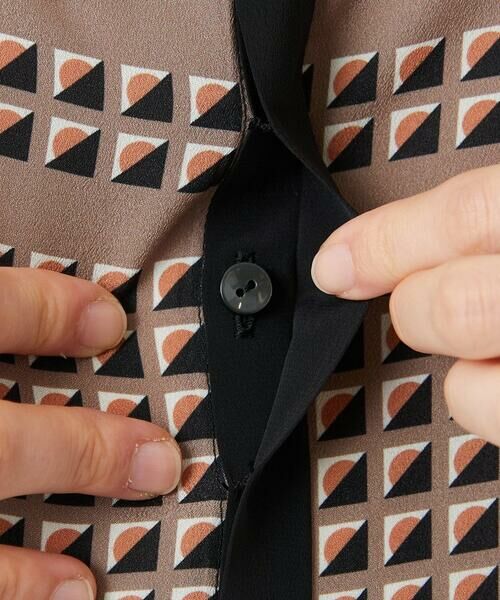 Maison de CINQ / メゾン ドゥ サンク シャツ・ブラウス | [日本製/セットアップ対応]ジオメトリックスカーフ柄ブラウス | 詳細12