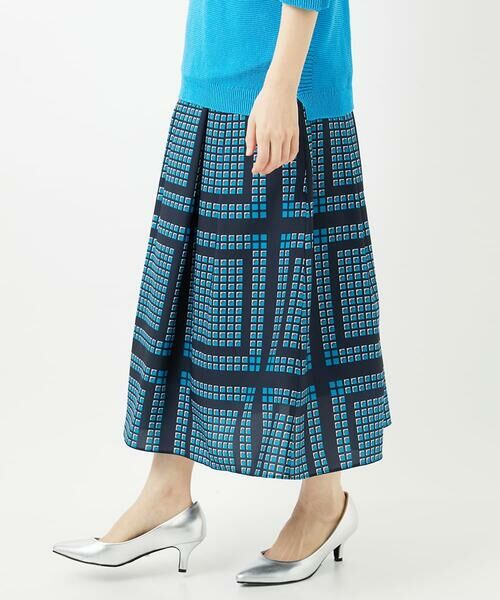 Maison de CINQ / メゾン ドゥ サンク ロング・マキシ丈スカート | [日本製/セットアップ対応]ジオメトリックスカーフ柄スカート（ネイビー系）