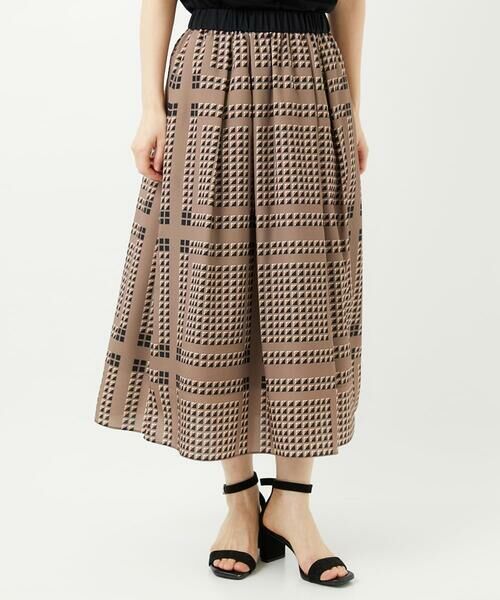 Maison de CINQ / メゾン ドゥ サンク ロング・マキシ丈スカート | [日本製/セットアップ対応]ジオメトリックスカーフ柄スカート（ベージュ系）