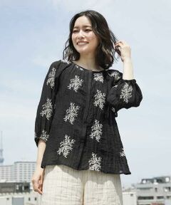 Maison de CINQ / メゾン ドゥ サンク シャツ・ブラウス | 楊柳フラワー刺しゅうブラウス