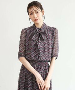 Maison de CINQ / メゾン ドゥ サンク シャツ・ブラウス | 【小さいサイズ】[洗える]ジオメットリック柄リボンタイ付きブラウス