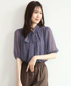 Maison de CINQ / メゾン ドゥ サンク シャツ・ブラウス | 【小さいサイズ】[洗える]ジオメットリック柄リボンタイ付きブラウス