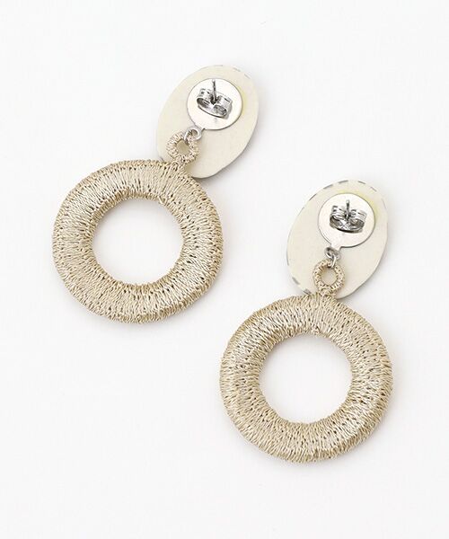 maison de F / メゾンドエフ ピアス・イヤリング | ピアス　リーフ（グレー）　刺繍リング | 詳細1