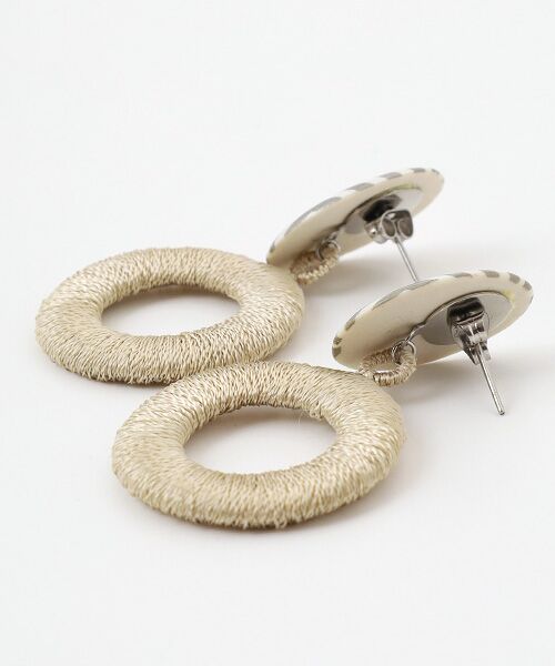 maison de F / メゾンドエフ ピアス・イヤリング | ピアス　リーフ（グレー）　刺繍リング | 詳細2