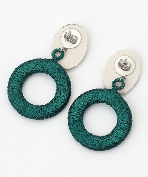 maison de F / メゾンドエフ ピアス・イヤリング | ピアス　ブックシェルフ（グレー）　刺繍リング | 詳細1