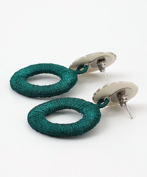 maison de F / メゾンドエフ ピアス・イヤリング | ピアス　ブックシェルフ（グレー）　刺繍リング | 詳細2