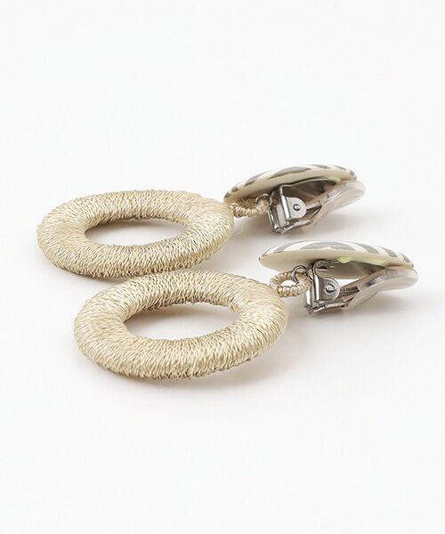 maison de F / メゾンドエフ ピアス・イヤリング | イヤリング　リーフ（グレー）　刺繍リング | 詳細2