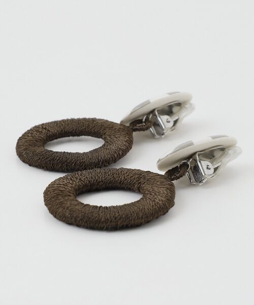 maison de F / メゾンドエフ ピアス・イヤリング | イヤリング　レディバード（グレー）　刺繍リング | 詳細2