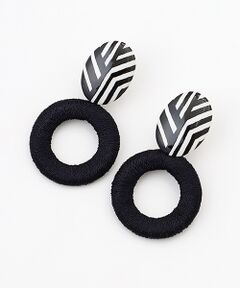 ピアス リーフ（ブラック）刺繍リング