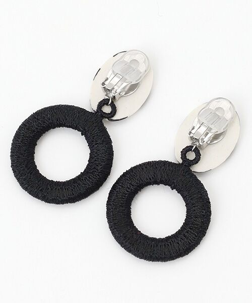 maison de F / メゾンドエフ ピアス・イヤリング | イヤリング レディバード（ブラック）刺繍リング | 詳細1