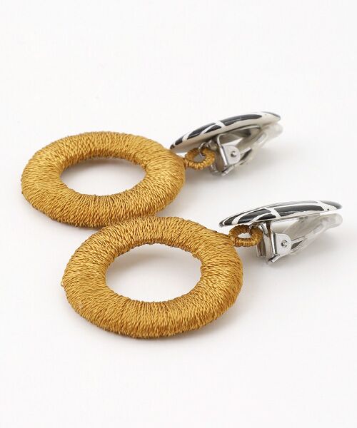 maison de F / メゾンドエフ ピアス・イヤリング | イヤリング ブックシェルフ（ブラック）刺繍リング | 詳細2