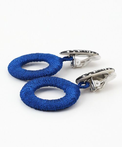 maison de F / メゾンドエフ ピアス・イヤリング | イヤリング メッシュ（ブラック）刺繍リング | 詳細2